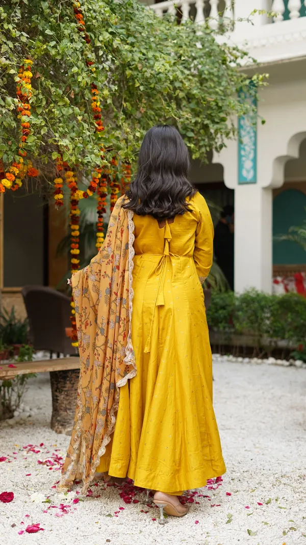 Yellow_silk_chanderi_Premium_And_Elegant_Kurta_Sets_For_Women