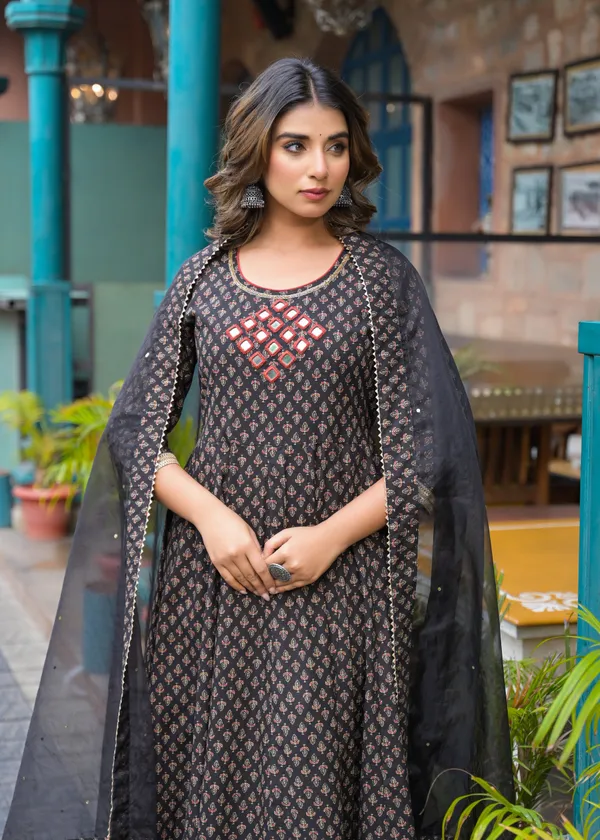 Black_Cotton_Premium_And_Elegant_Kurta_Sets_For_Women