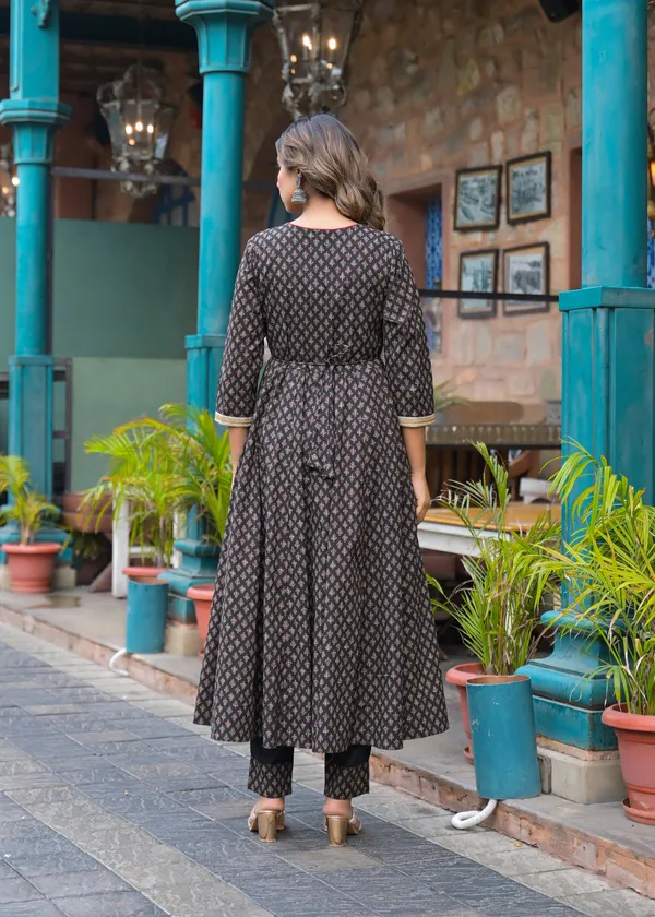 Black_Cotton_Premium_And_Elegant_Kurta_Sets_For_Women