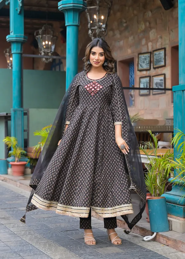 Black_Cotton_Premium_And_Elegant_Kurta_Sets_For_Women
