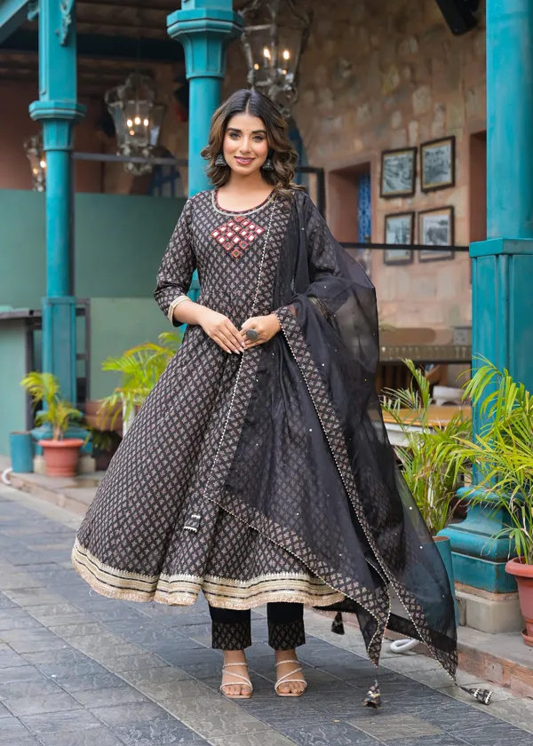Black_Cotton_Premium_And_Elegant_Kurta_Sets_For_Women