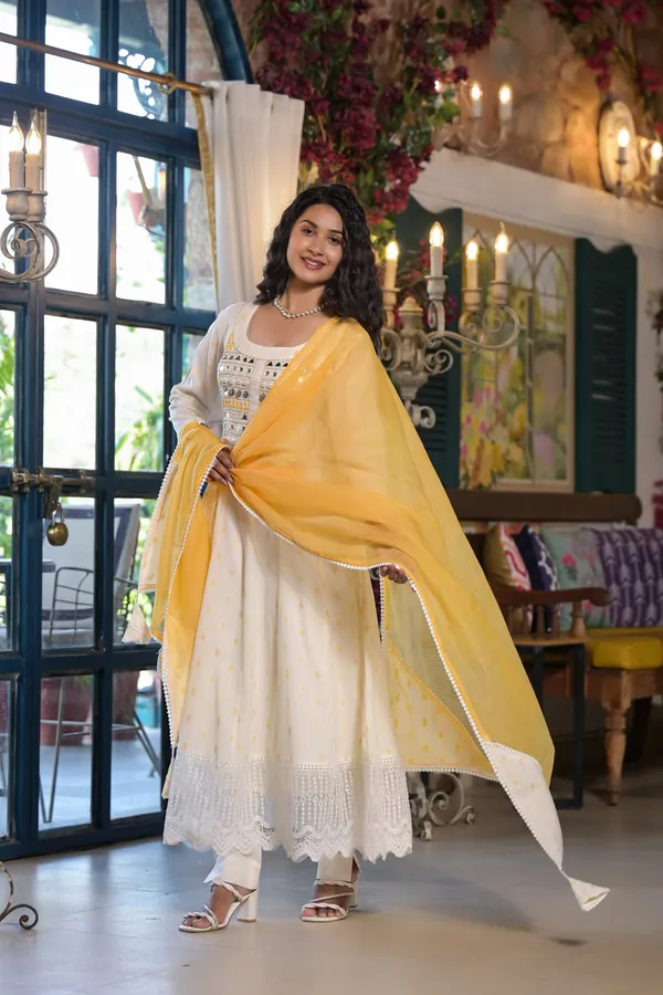 Yellow_Cotton_Premium_And_Elegant_Kurta_Sets_For_Women