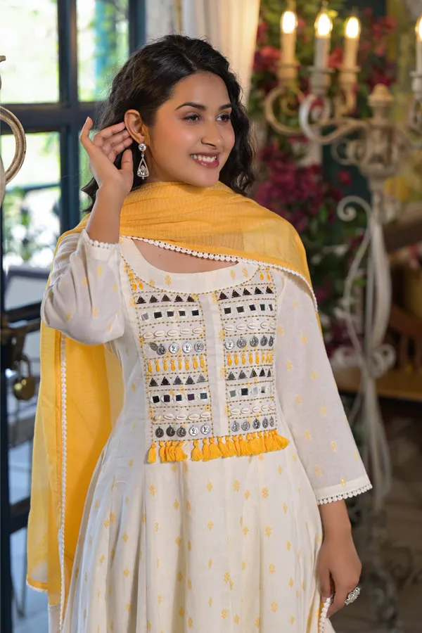 Yellow_Cotton_Premium_And_Elegant_Kurta_Sets_For_Women