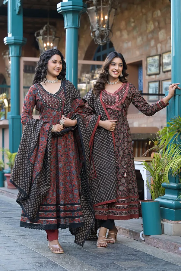 Black_Cotton_Premium_And_Elegant_Kurta_Sets_For_Women