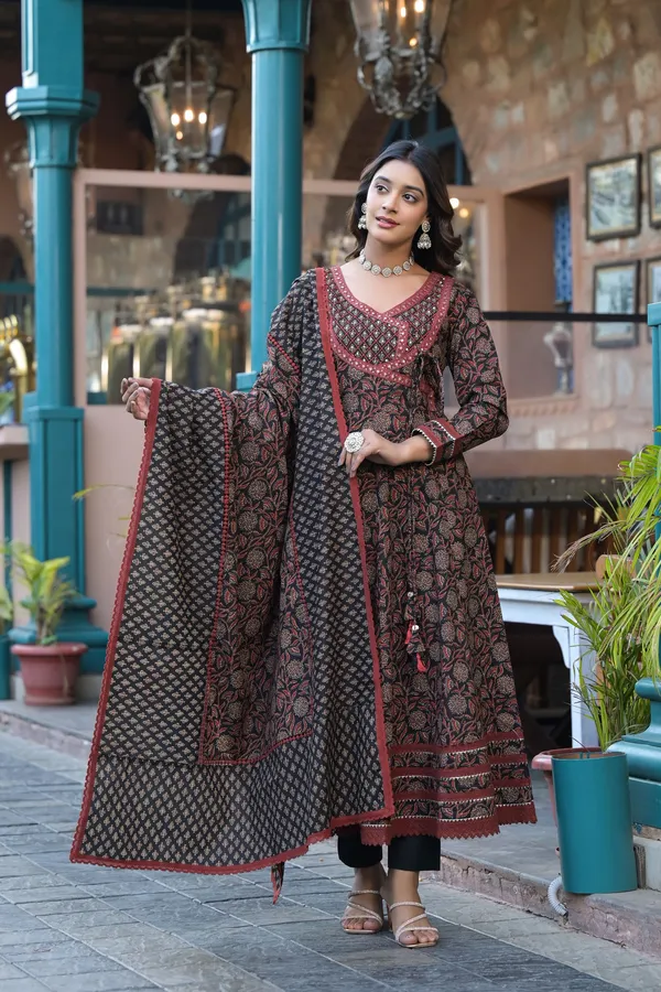 Black_Cotton_Premium_And_Elegant_Kurta_Sets_For_Women