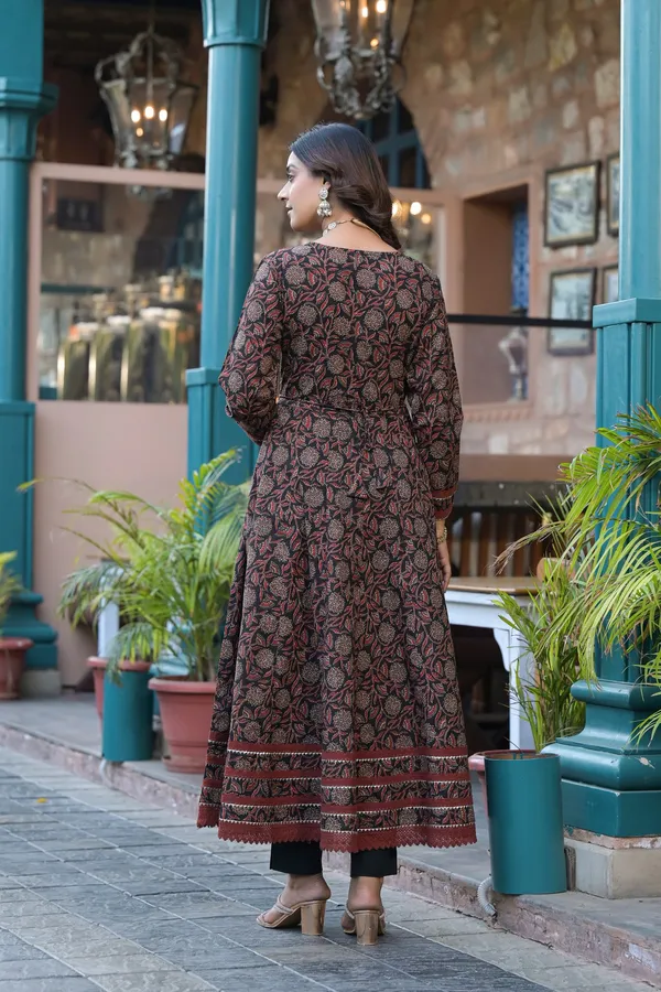 Black_Cotton_Premium_And_Elegant_Kurta_Sets_For_Women