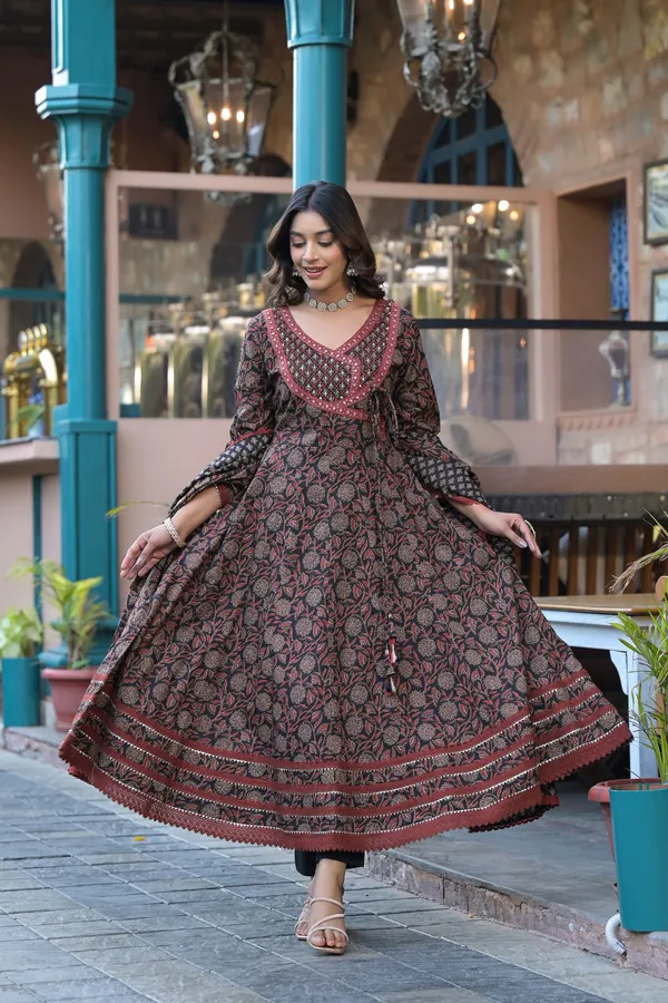 Black_Cotton_Premium_And_Elegant_Kurta_Sets_For_Women