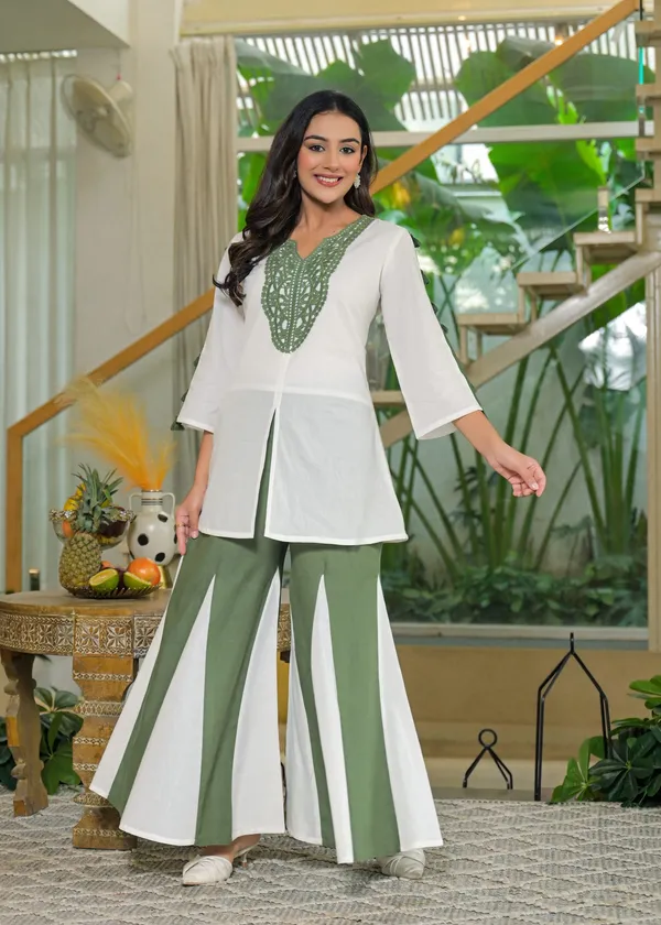 Pink_Crape_Premium_And_Elegant_Kurta_Sets_For_Women