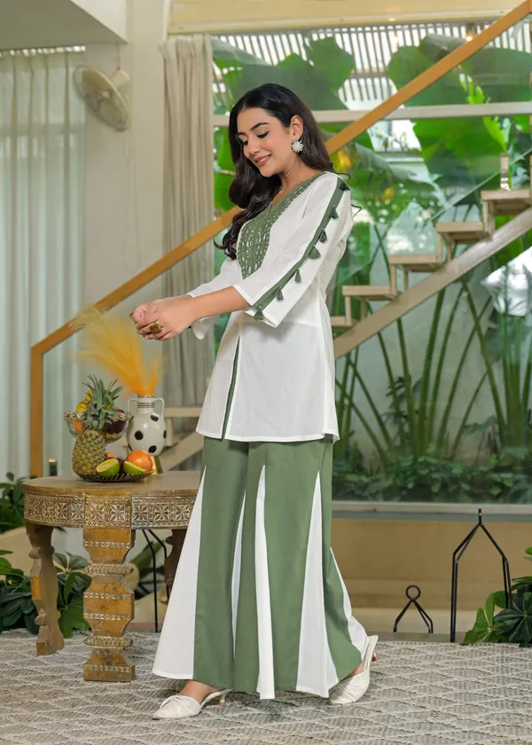 Pink_Crape_Premium_And_Elegant_Kurta_Sets_For_Women