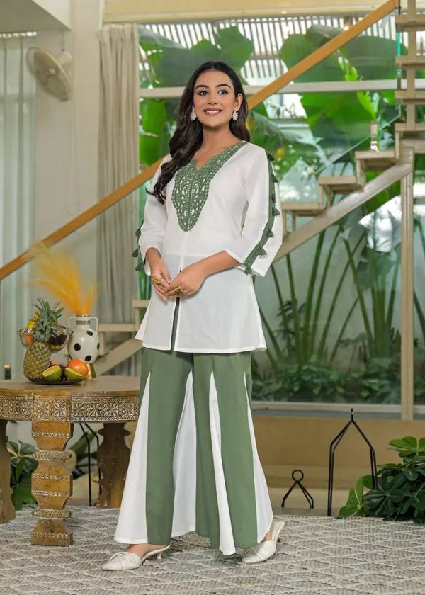 Pink_Crape_Premium_And_Elegant_Kurta_Sets_For_Women