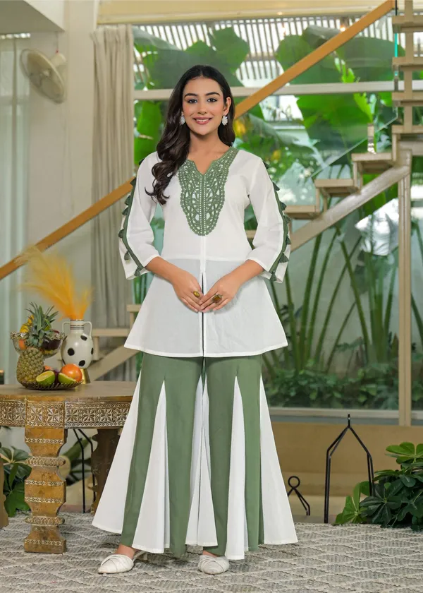 Pink_Crape_Premium_And_Elegant_Kurta_Sets_For_Women