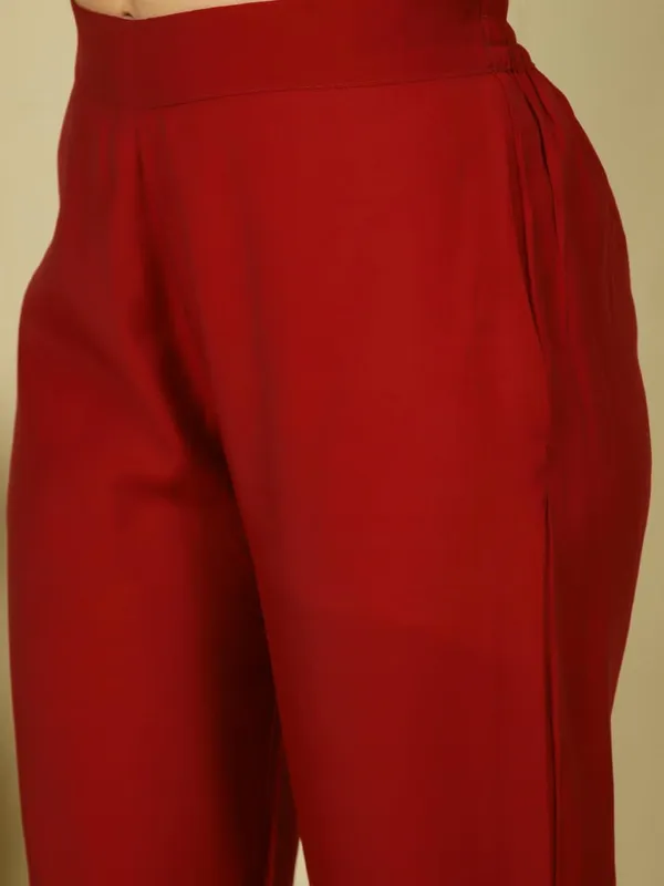 Maroon_Jaipur_Kurti_Maroon_Silk_Blend_Embroidered_Suit_Set