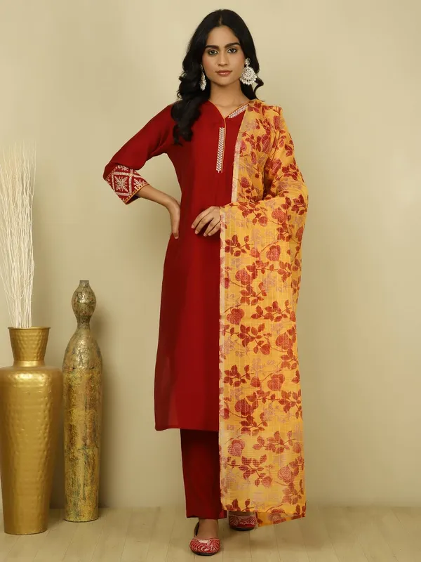 Maroon_Jaipur_Kurti_Maroon_Silk_Blend_Embroidered_Suit_Set