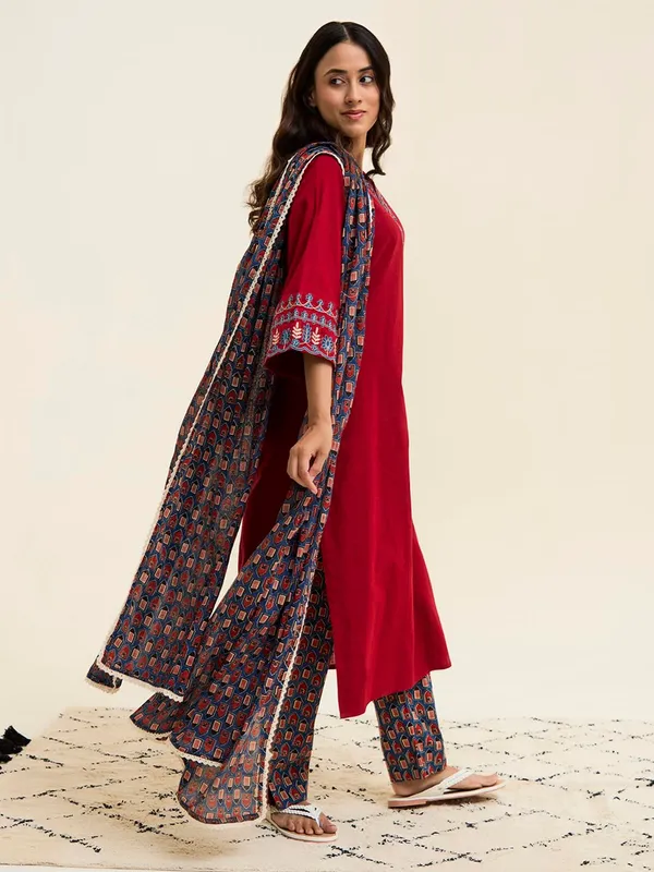 Maroon_Jaipur_Kurti_Embroidered_Cotton_Kurta_Set_With_Dupatta
