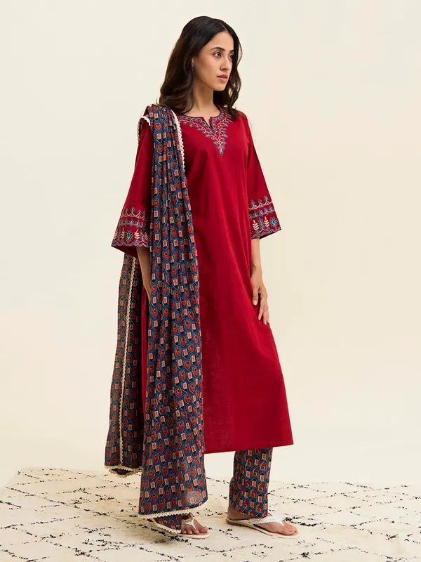 Maroon_Jaipur_Kurti_Embroidered_Cotton_Kurta_Set_With_Dupatta