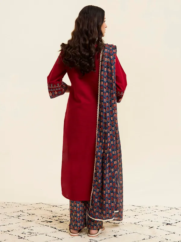 Maroon_Jaipur_Kurti_Embroidered_Cotton_Kurta_Set_With_Dupatta