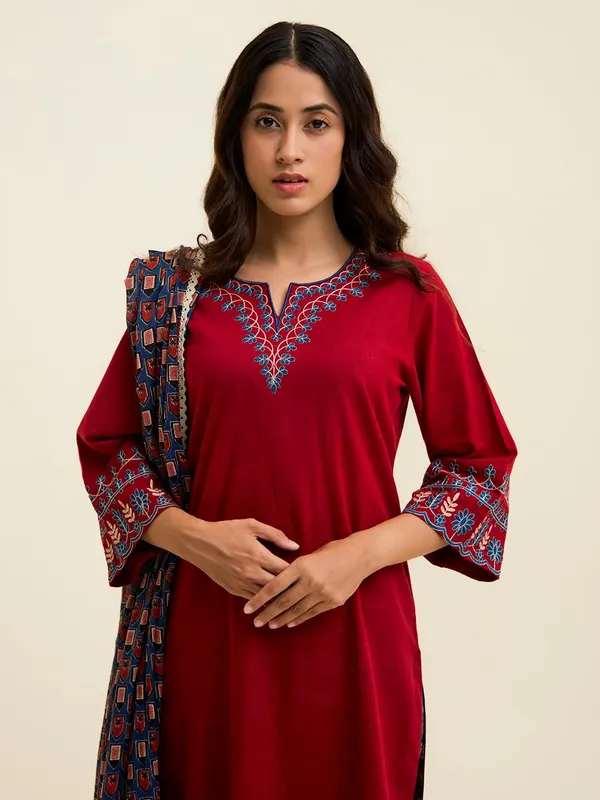 Maroon_Jaipur_Kurti_Embroidered_Cotton_Kurta_Set_With_Dupatta