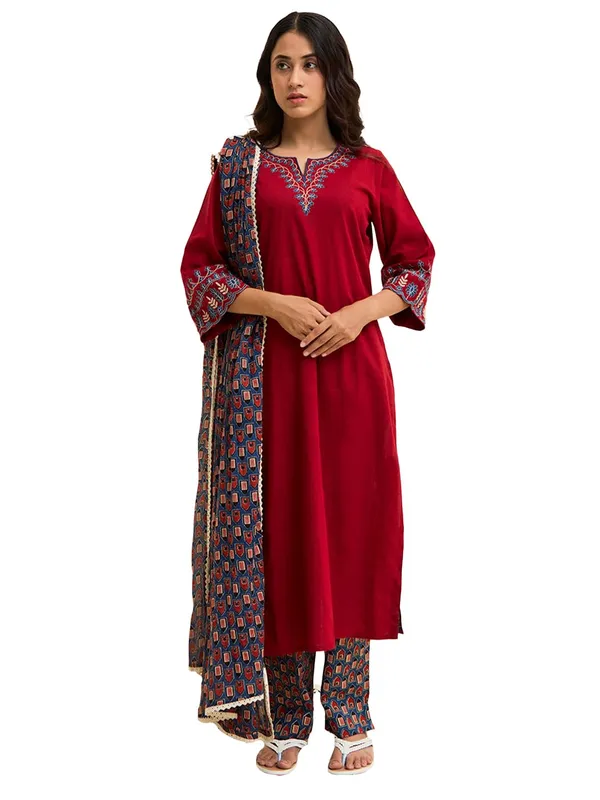 Maroon_Jaipur_Kurti_Embroidered_Cotton_Kurta_Set_With_Dupatta