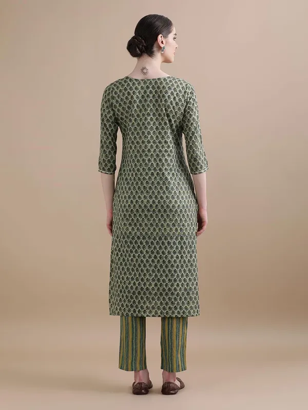 Green_Jaipur_Kurti_Pure_Cotton_Embroidered_Straight_Sawar_Suit_Sets_With_Dupatta