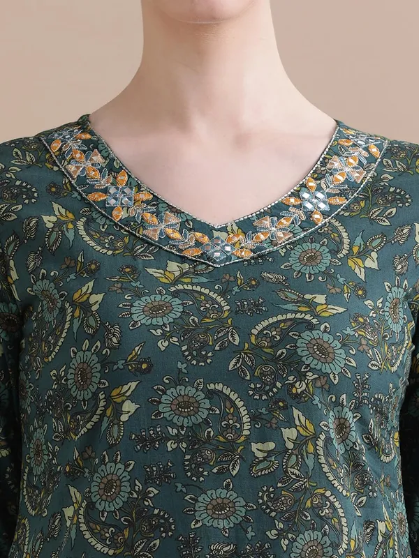 Green_Jaipur_Kurti_Pure_Cotton_Floral_Embroidered_Sawar_Suit_Sets_With_Dupatta
