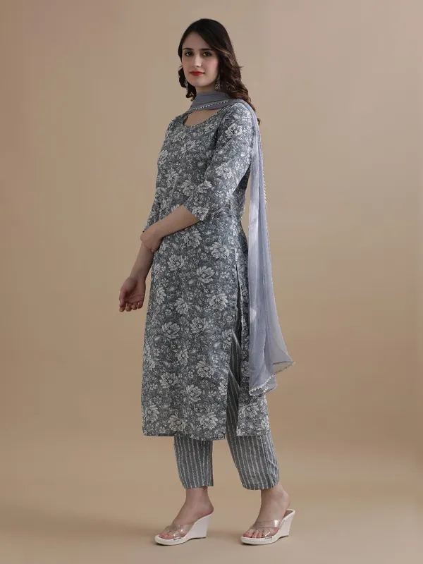 Grey_Jaipur_Kurti_Floral_Printed_Thread_Work_Pure_Cotton_Kurta_With_Pant_And_Chiffon_Dupatta