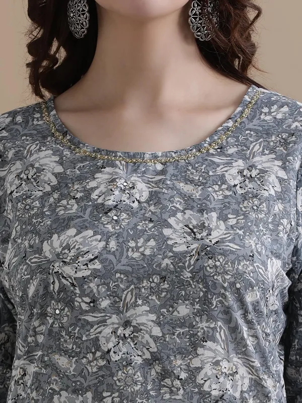 Grey_Jaipur_Kurti_Floral_Printed_Thread_Work_Pure_Cotton_Kurta_With_Pant_And_Chiffon_Dupatta