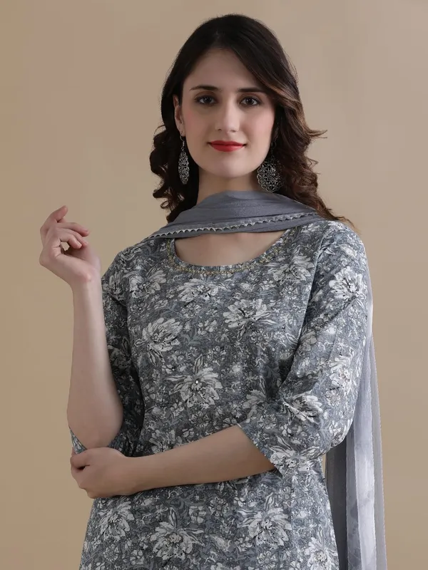 Grey_Jaipur_Kurti_Floral_Printed_Thread_Work_Pure_Cotton_Kurta_With_Pant_And_Chiffon_Dupatta