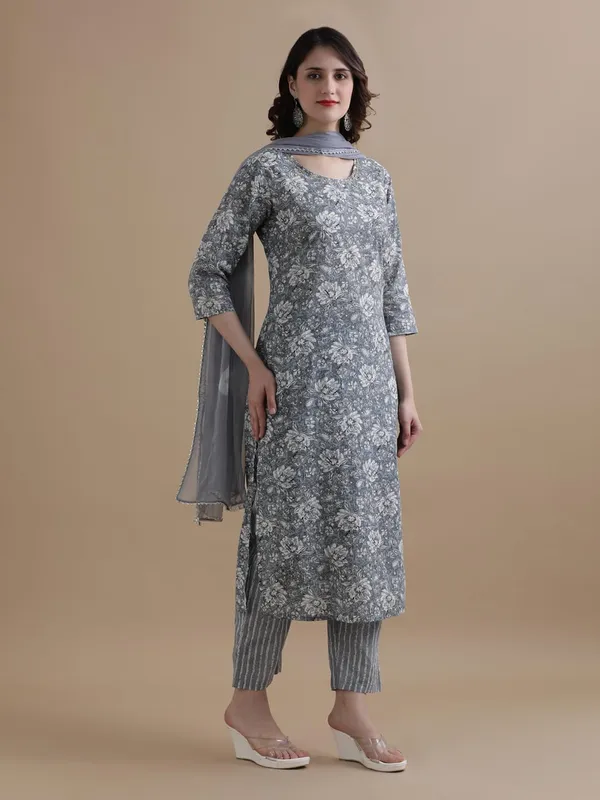 Grey_Jaipur_Kurti_Floral_Printed_Thread_Work_Pure_Cotton_Kurta_With_Pant_And_Chiffon_Dupatta