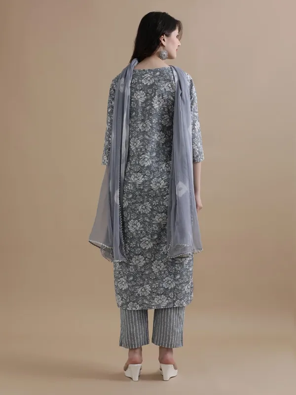 Grey_Jaipur_Kurti_Floral_Printed_Thread_Work_Pure_Cotton_Kurta_With_Pant_And_Chiffon_Dupatta