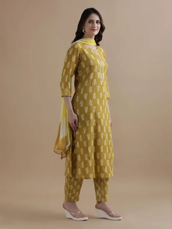 Mustard_Jaipur_Kurti_Floral_Printed_Thread_Work_Pure_Cotton_Kurta_With_Pant_And_Chiffon_Dupatta