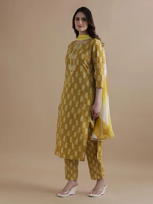 Mustard_Jaipur_Kurti_Floral_Printed_Thread_Work_Pure_Cotton_Kurta_With_Pant_And_Chiffon_Dupatta