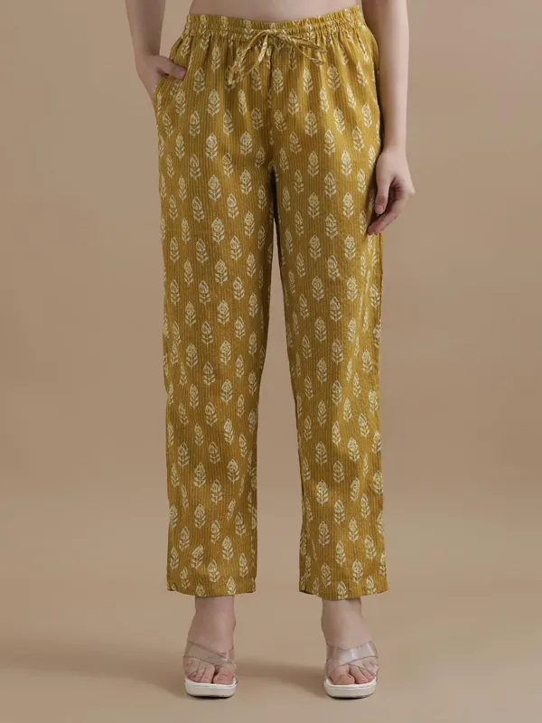 Mustard_Jaipur_Kurti_Floral_Printed_Thread_Work_Pure_Cotton_Kurta_With_Pant_And_Chiffon_Dupatta