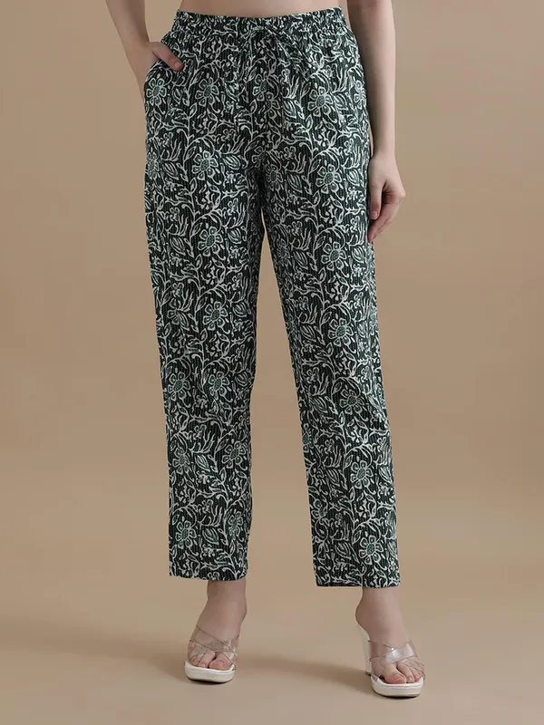 Green_Jaipur_Kurti_Floral_Printed_Gotta_Patti_Pure_Cotton_Kurta_With_Pant_And_Chiffon_Dupatta