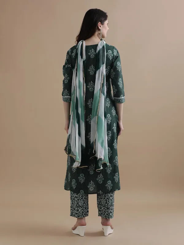 Green_Jaipur_Kurti_Floral_Printed_Gotta_Patti_Pure_Cotton_Kurta_With_Pant_And_Chiffon_Dupatta