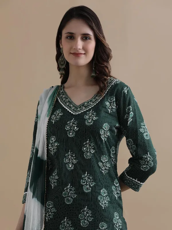 Green_Jaipur_Kurti_Floral_Printed_Gotta_Patti_Pure_Cotton_Kurta_With_Pant_And_Chiffon_Dupatta
