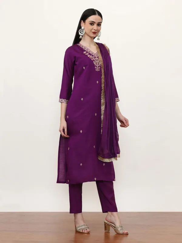 Purple_Jaipur_Kurti_Embroidered_Ethnic_Motifs_Kurta_Sets_With_Dupatta