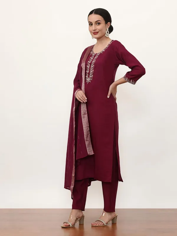 Wine_Jaipur_Kurti_Floral_Embroidered_Silk_Blend_Straight_Kurta_And_Trousers_Sets