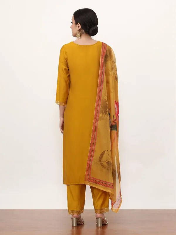 Mustard_Jaipur_Kurti_Floral_Embroidered_Silk_Blend_Straight_Kurta_And_Trousers_Sets