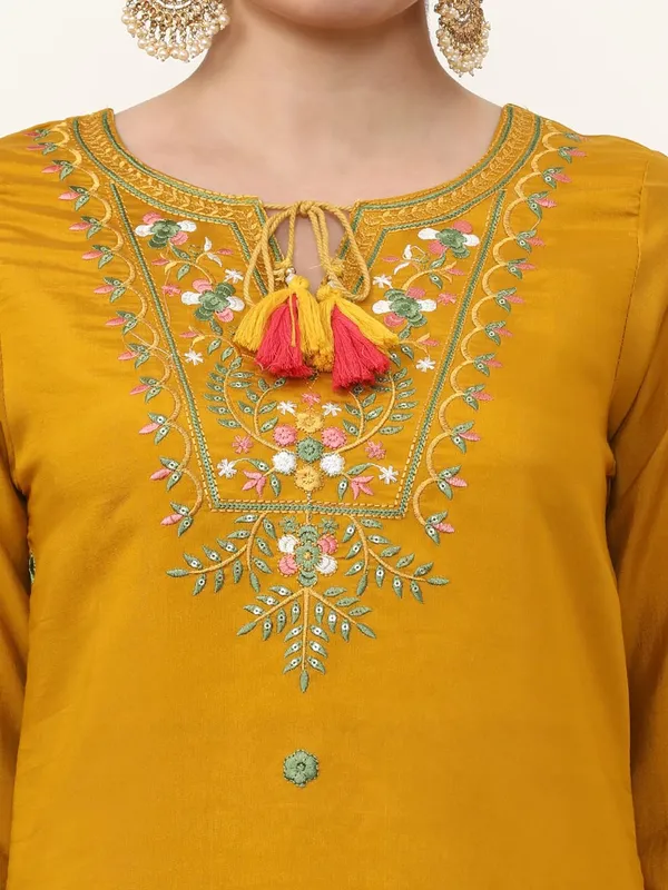 Mustard_Jaipur_Kurti_Floral_Embroidered_Silk_Blend_Straight_Kurta_And_Trousers_Sets