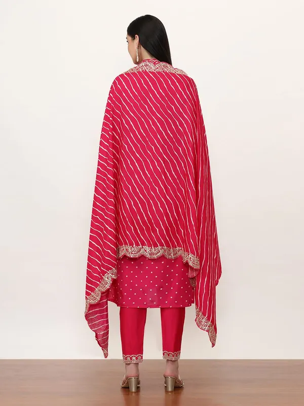 Magenta_Jaipur_Kurti_Embroidered_Ethnic_Motifs_Kurta_Sets_With_Dupatta