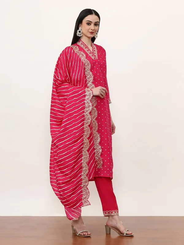 Magenta_Jaipur_Kurti_Embroidered_Ethnic_Motifs_Kurta_Sets_With_Dupatta