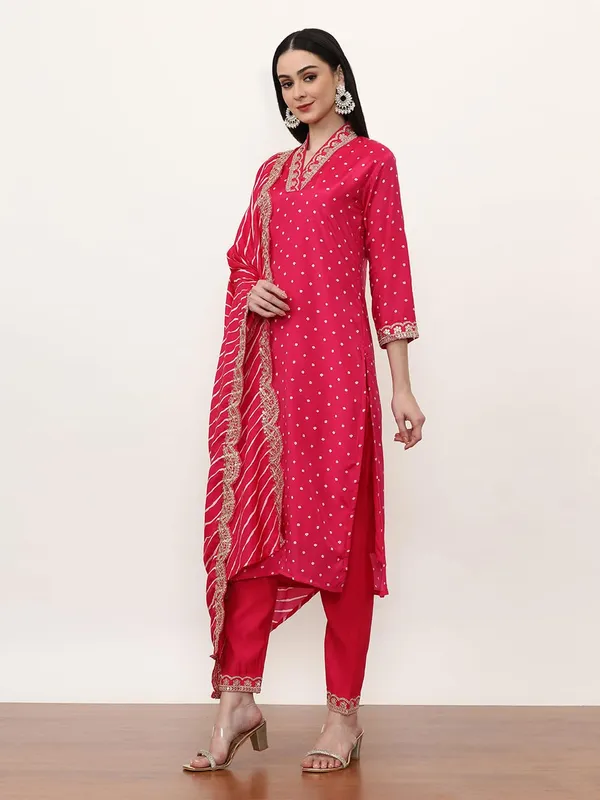 Magenta_Jaipur_Kurti_Embroidered_Ethnic_Motifs_Kurta_Sets_With_Dupatta