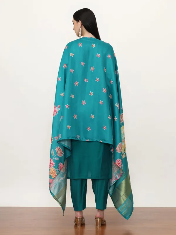 Turquoise_Jaipur_Kurti_Floral_Embroidered_Silk_Blend_Straight_Kurta_And_Trousers_Sets