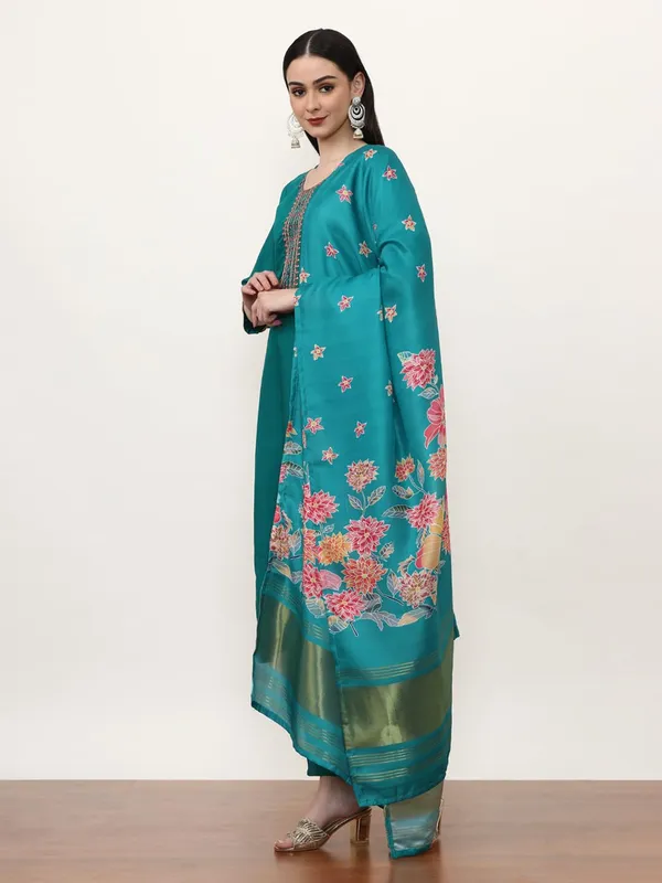 Turquoise_Jaipur_Kurti_Floral_Embroidered_Silk_Blend_Straight_Kurta_And_Trousers_Sets