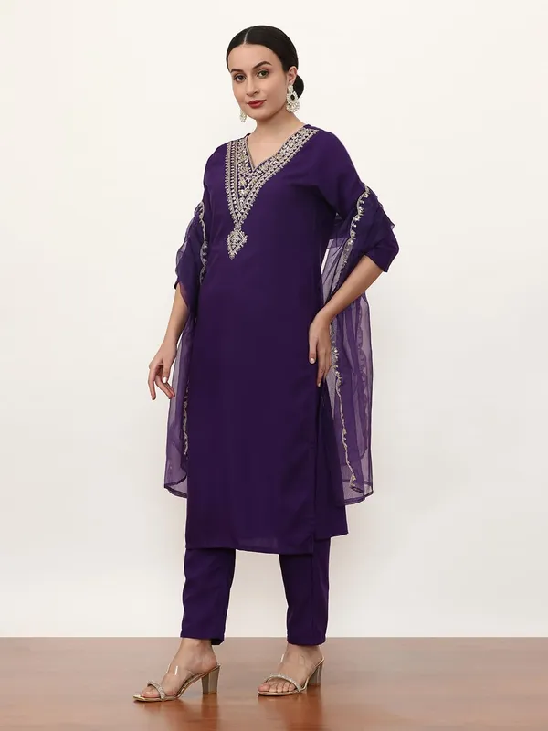 Purple_Jaipur_Kurti_Embroidered_Ethnic_Motifs_Kurta_Sets_With_Dupatta