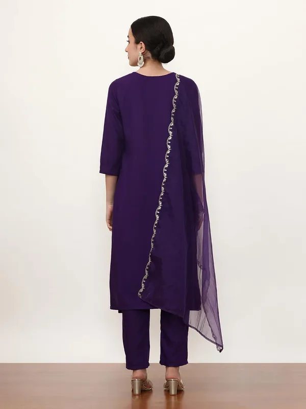 Purple_Jaipur_Kurti_Embroidered_Ethnic_Motifs_Kurta_Sets_With_Dupatta