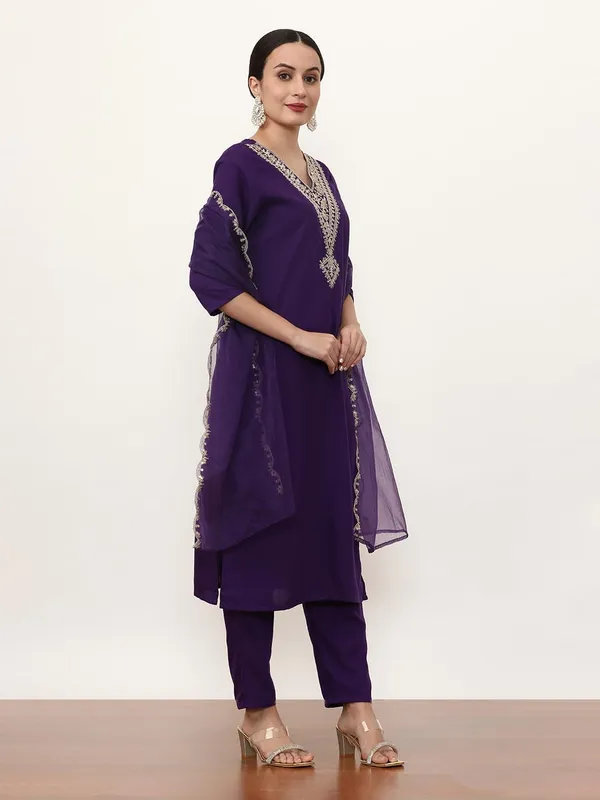 Purple_Jaipur_Kurti_Embroidered_Ethnic_Motifs_Kurta_Sets_With_Dupatta