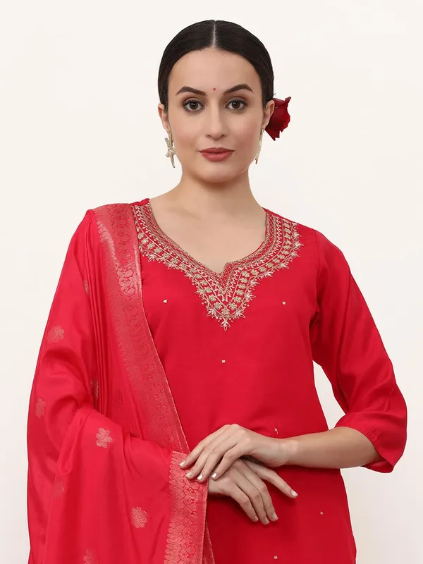 Pink_Jaipur_Kurti_Floral_Embroidered_Silk_Blend_Straight_Kurta_And_Trousers_Sets
