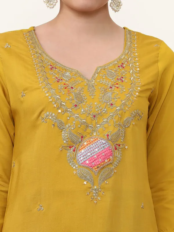 Yellow_Jaipur_Kurti_Floral_Embroidered_Silk_Blend_Straight_Kurta_And_Trousers_Sets