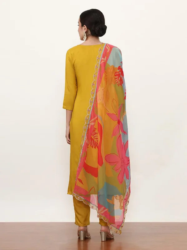 Yellow_Jaipur_Kurti_Floral_Embroidered_Silk_Blend_Straight_Kurta_And_Trousers_Sets
